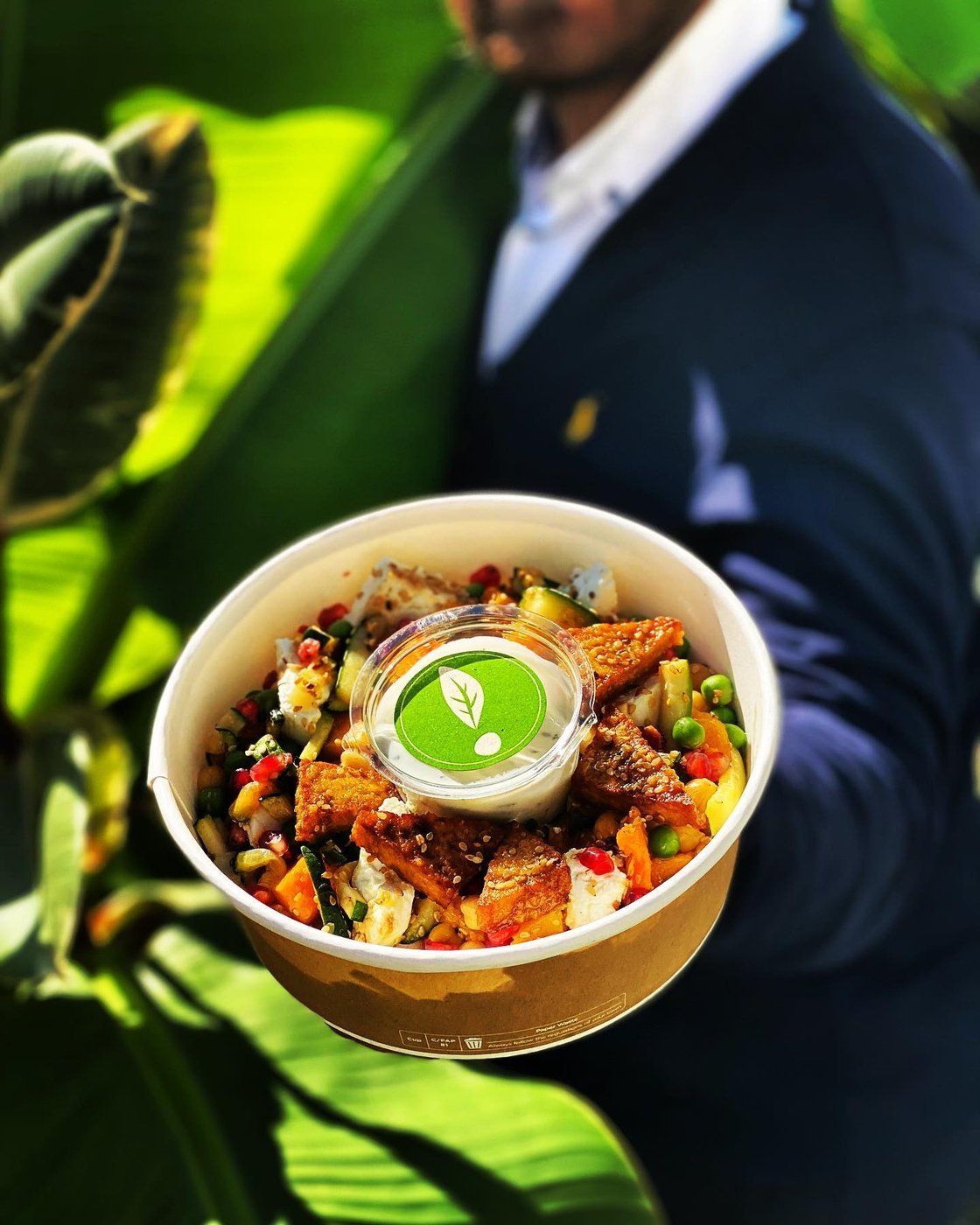 Bowl Fresh! con verdure di stagione, hummus e proteine